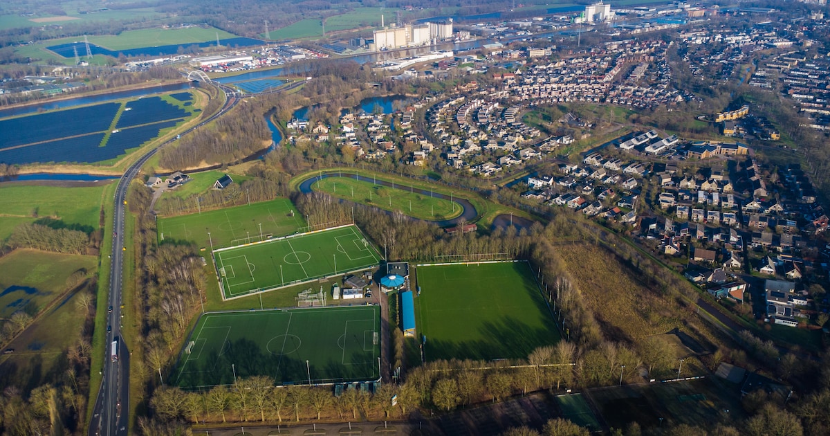 Spanningen over te krap sportpark in Lochem lopen hoog op in de ...