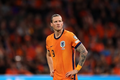 Wout Weghorst valt uit bij Oranje, Ronald Koeman roept Emanuel Emegha op als vervanger