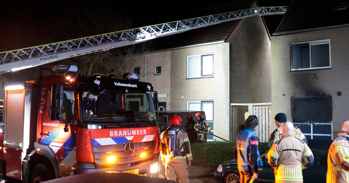 Zwaargewonde na explosie bij woning in Almere