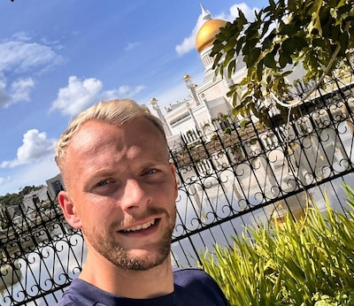 Lennart Thy zweette zich in Singapore suf en betaalt 25 euro per kilo tomaten, toch wil zijn gezin v