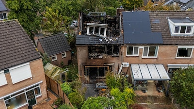 Enorme schade zichtbaar na fatale woningbrand in Doesburg, pand gestut