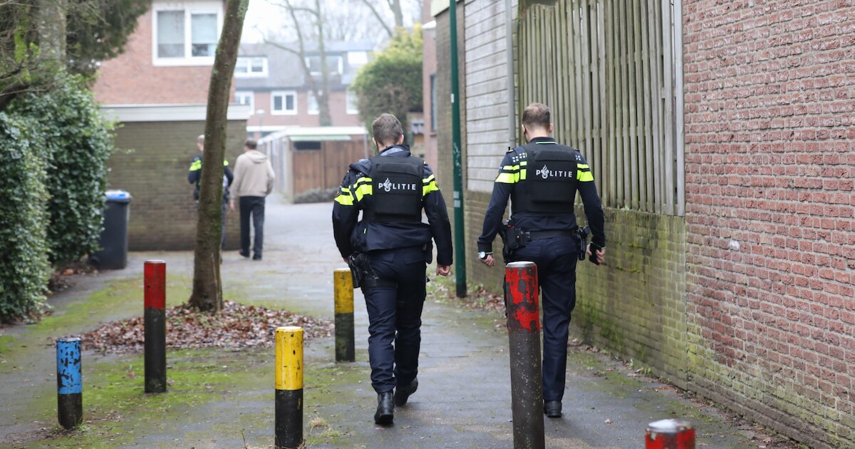 Politie zoekt naar twee mannen na geweldsincident in woning in Soest