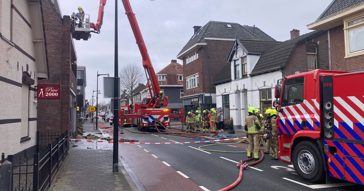 Dakbrand bij woning in Apeldoorn snel onder controle