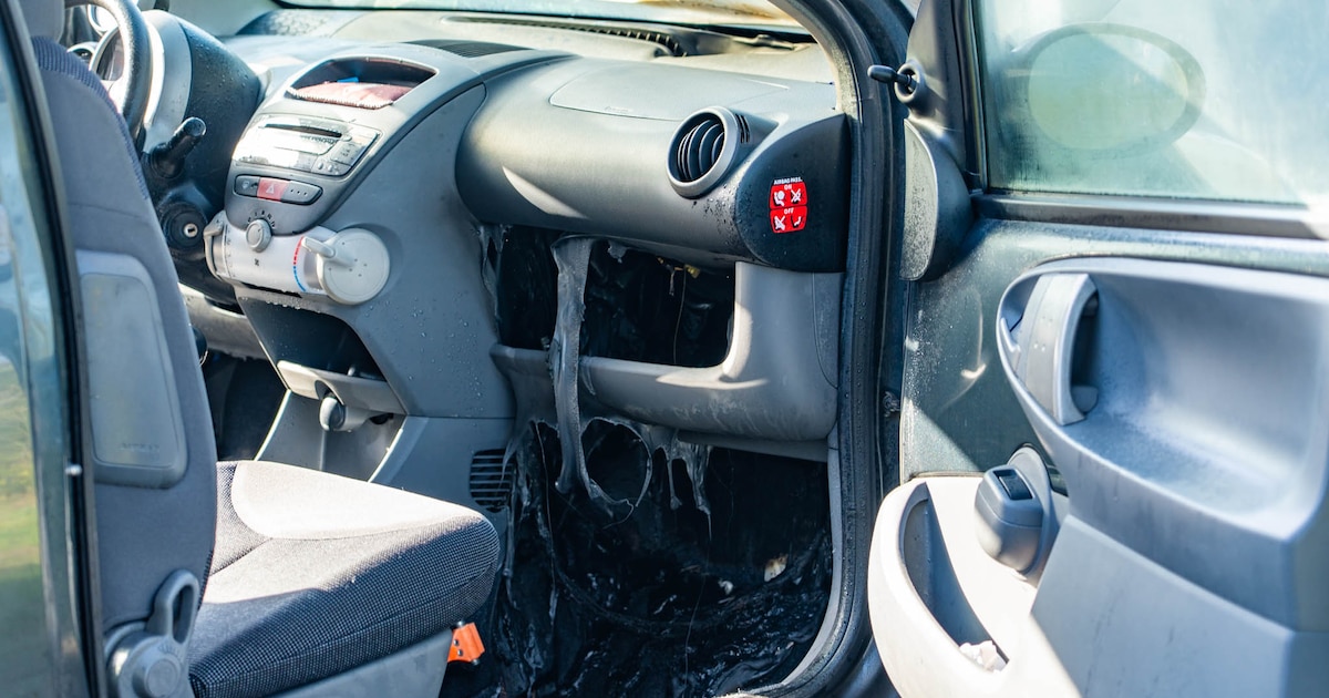 Brand onder dashboard van auto op de Oude Telgterweg in Ermelo