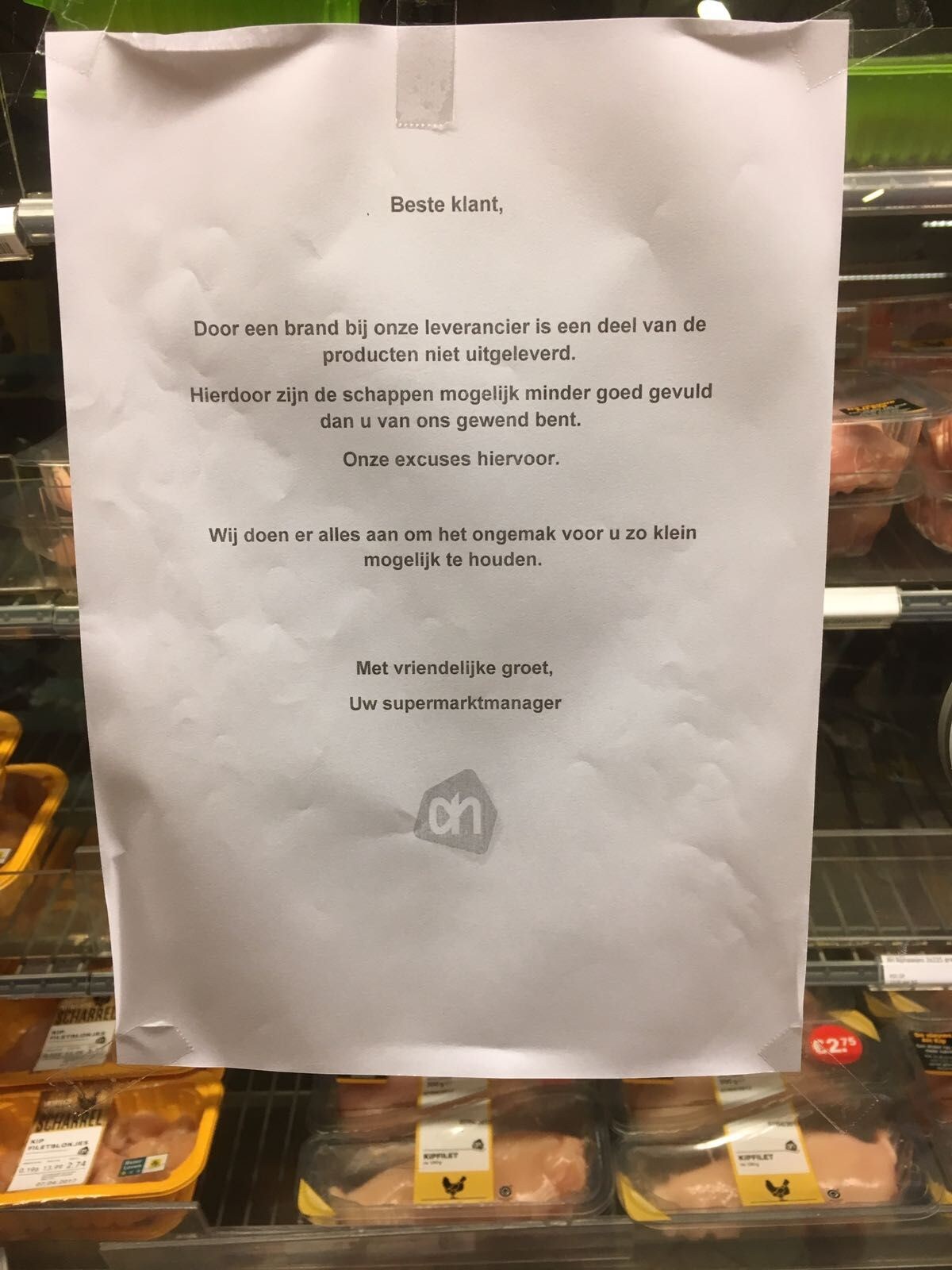 briefje op de deur van een Albert Heijn in Deventer