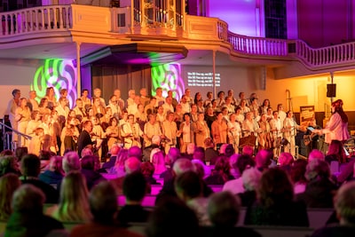 Kerstprogramma van Reni & Elisa komt naar IJsselmuiden