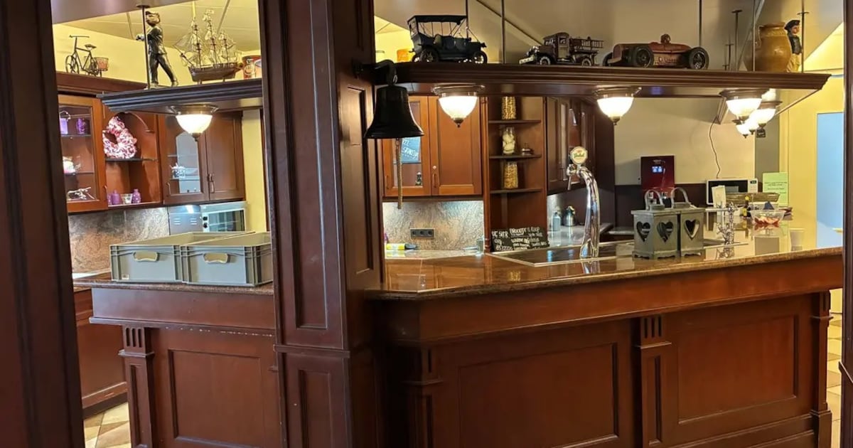 Borne zoekt nieuwe eigenaar voor bar uit oude gemeentehuis