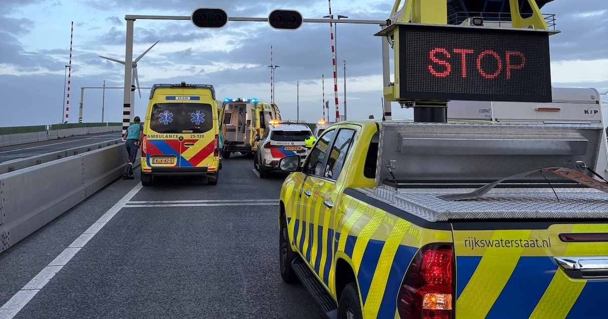 Motorrijder gewond bij aanrijding op Ketelbrug, A6 dicht tussen Lelystad-Noord en Urk