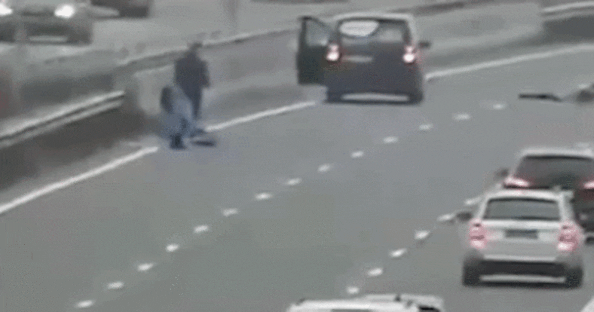 Automobilist haalt rommel van A1 bij Apeldoorn, Rijkswaterstaat: ‘Dit is levensgevaarlijk!’