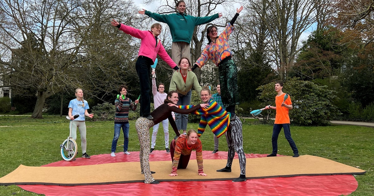 Jeugdcircus Pavarini in Zwolle vertoont kunsten tijdens open dag