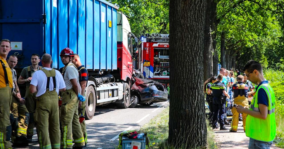 Agent overleden bij dodelijk ongeval langs kanaal bij Lieren, andere agent zwaargewond