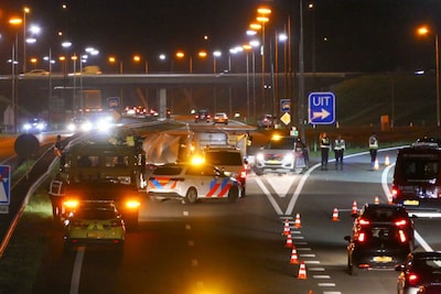 Mobieltje zat in telefoonhouder: lichtere straf Enschedeër na dodelijk ongeval A35