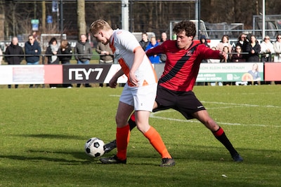 Vier broers in een elftal, dat zorgt bij Holten nog weleens voor verwarring: ‘Thuis hebben we even a