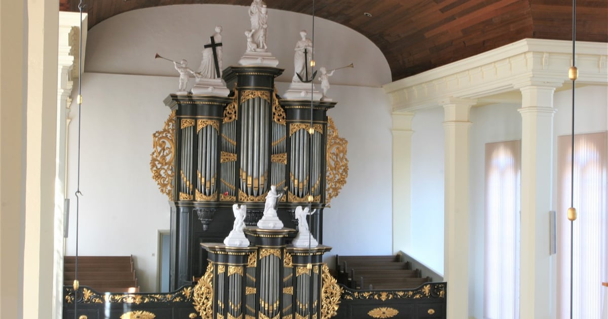 Meekijken met de organist tijdens middagconcerten in Genemuiden