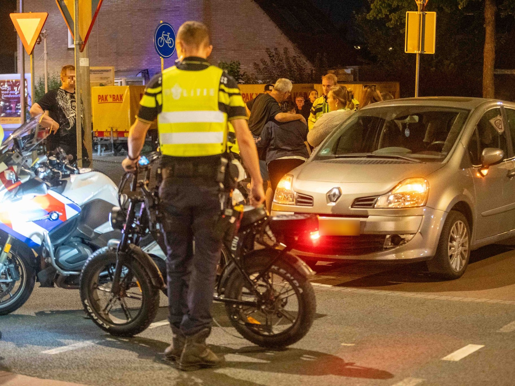 Schrik is groot na ongeluk tussen fatbike en auto in Deventer, bestuurster tweewieler gewond