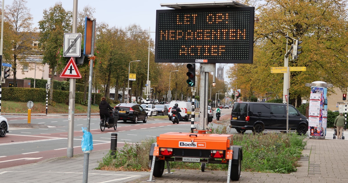 Gemeente Amersfoort waarschuwt met tekstkar voor nepagenten