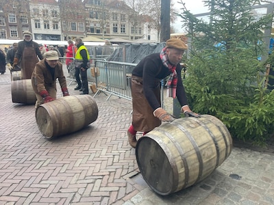 LIVE Dickens Festijn | Tonnenrollers zijn er weer bij • Wachtrij vandaag beduidend korter