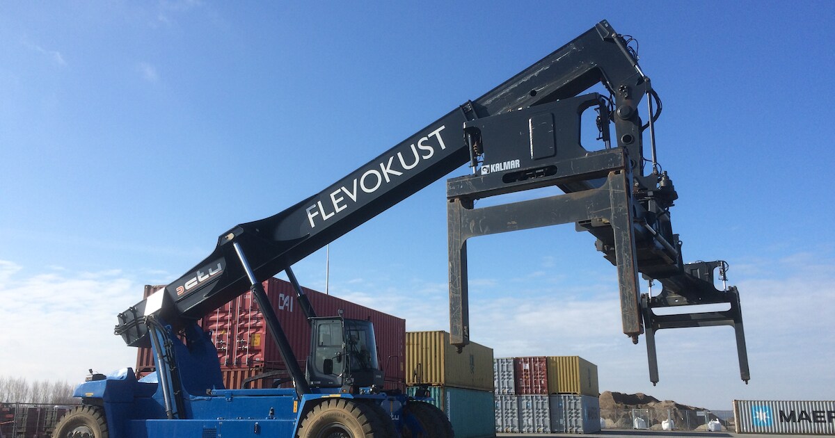 Overslag Flevokust Haven is begonnen