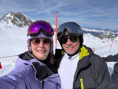 Eerste skidag eindigt voor Ton (62) náást beruchte piste: ‘Verschrikkelijk veel geluk gehad’