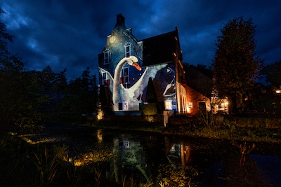 Als de nacht over het Openluchtmuseum valt; doet de nachtwaker zijn ronde