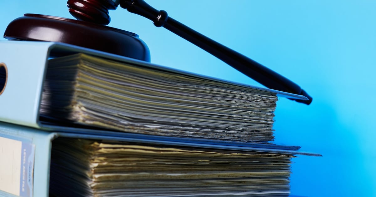 Justitie laat fraudezaak 5,5 jaar liggen: slachtoffer overleden, verdachte vrijgesproken