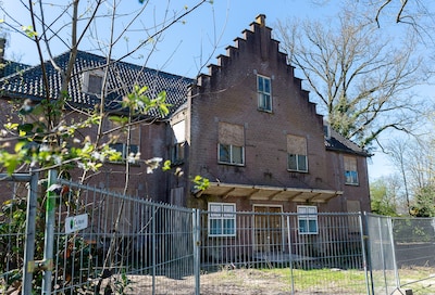 Jarenlang staat dit monumentale pand in Epe leeg en te verpauperen. Tót nu. Dit gaat er gebeuren
