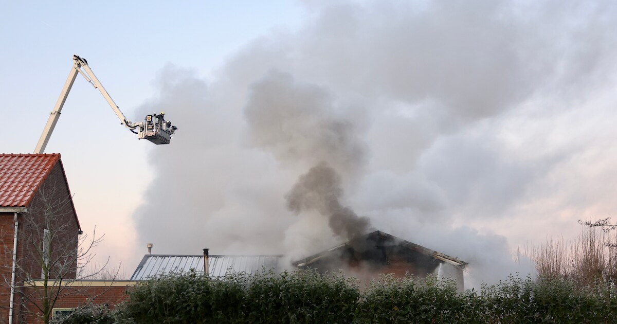 Brand op Steenwijkerdwarsweg in Marknesse