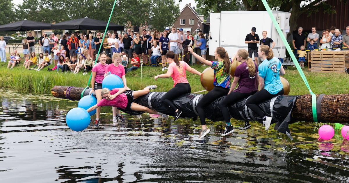 Alsof Wipeout naar de Boerhaar komt: hier meppen inwoners elkaar van een boomstam af