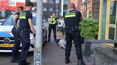 Agenten gebeten door hond, politie zet stroomstootwapen in bij aanhouding in Amersfoort