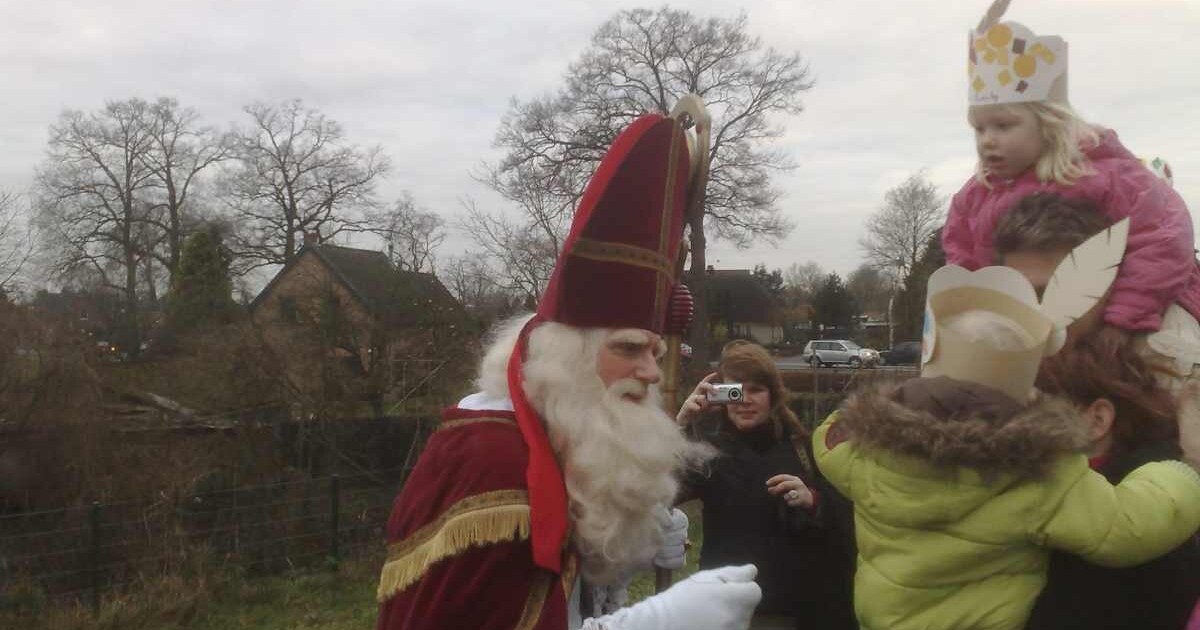 Sint arriveert op station Voorst-Empe