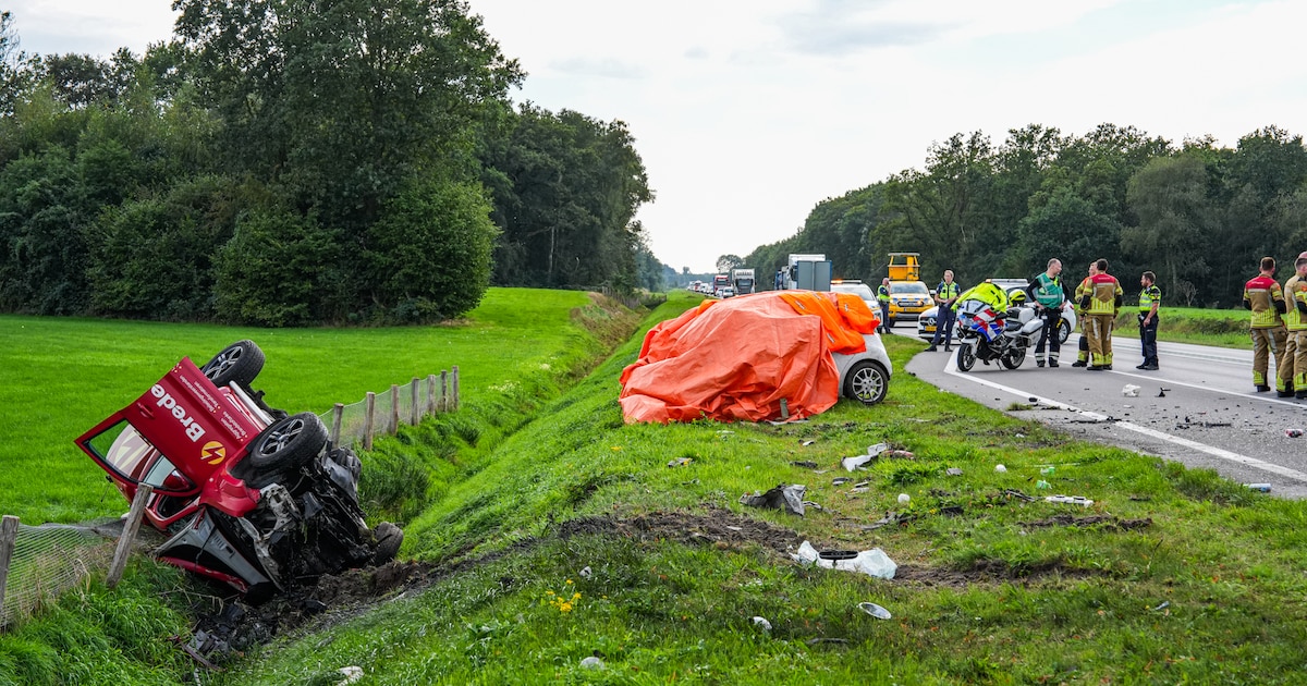 Ernstig ongeluk bij Gramsbergen: dode en gewonde, weg afgesloten