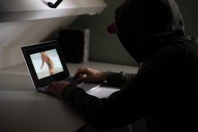 Misbruikpornosite Motherless.com weer in de lucht, de illegale kinderporno ook