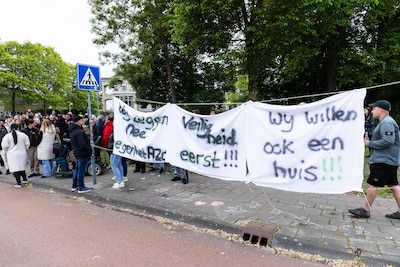 Zwaar vuurwerk, oranje rookbommen, maar geen geweld: zo verliep het protest in Deventer
