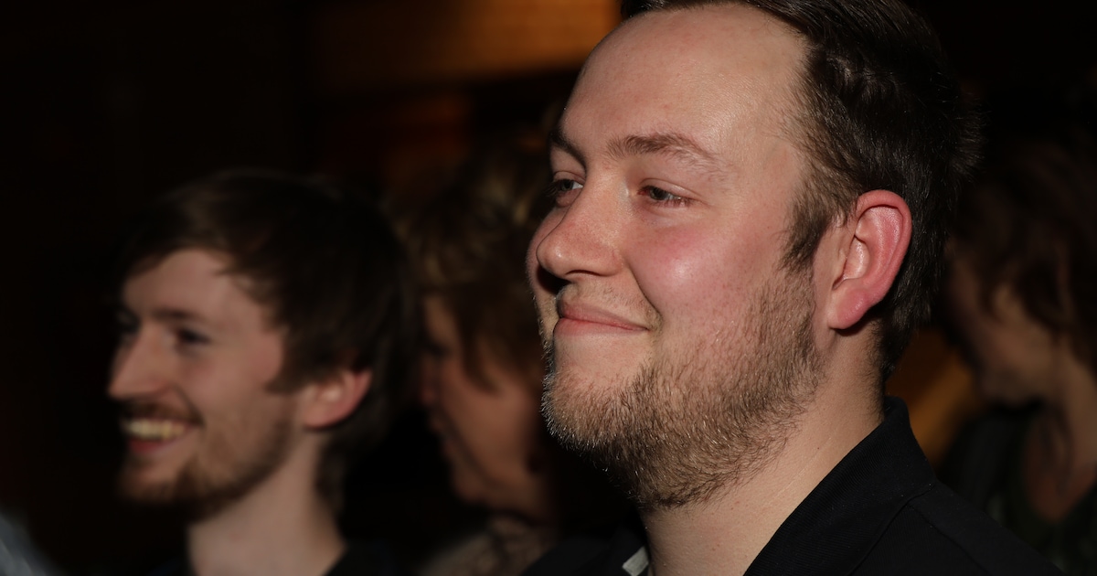 Bas (25) verovert Ommen met zijn lokale partij: ‘Dit had ik nooit verwacht’