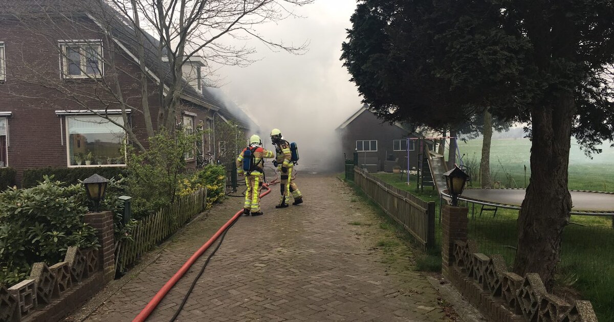 Schuur zwaar beschadigd door brand in Punthorst