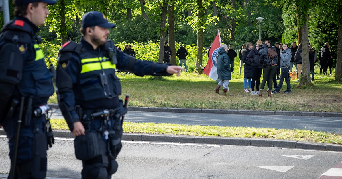 School doet niet mee aan avondvierdaagse vanwege ‘grimmige sfeer’ rond azc-protest Loosdrecht