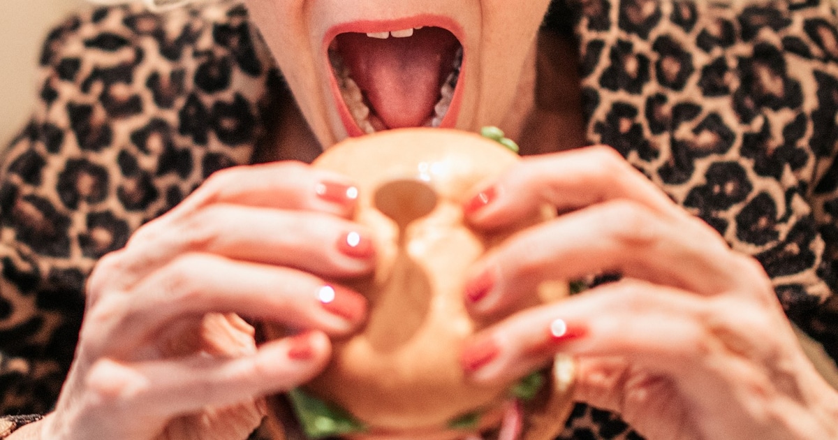 Alarmbellen gaan af als twee vrouwen met dementie vermist zijn: zitten verderop in de McDonald’s