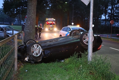 Eén gewonde na botsing tussen twee auto’s in Kootwijkerbroek