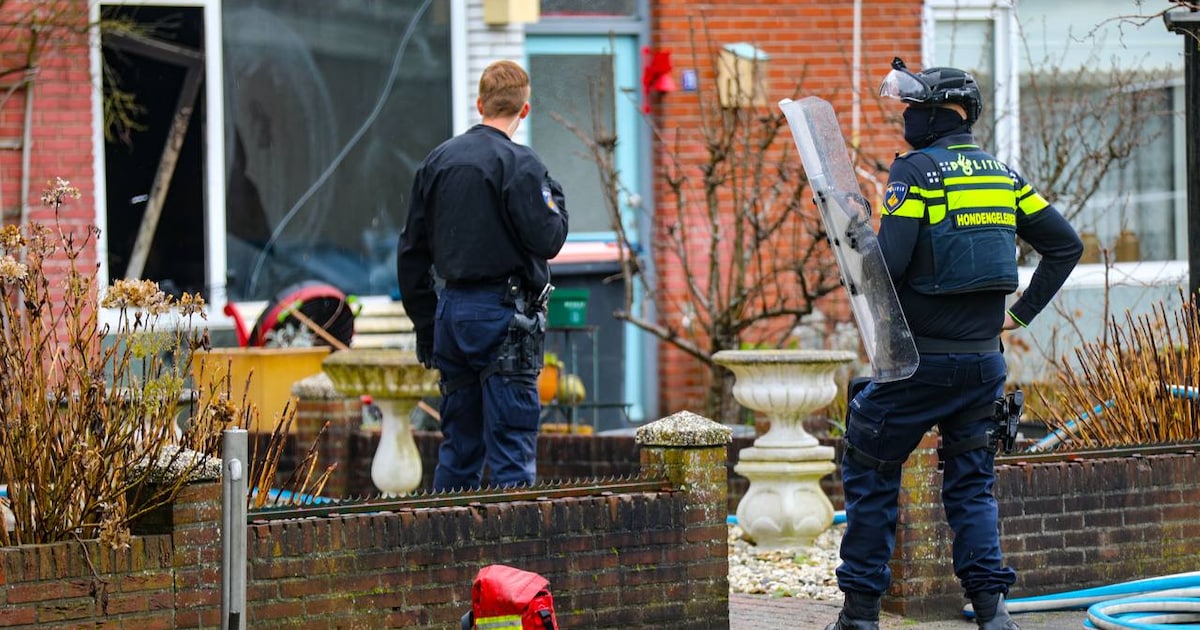 Verwarde man sticht brand in eigen woning in Apeldoorn en weigert naar buiten te komen