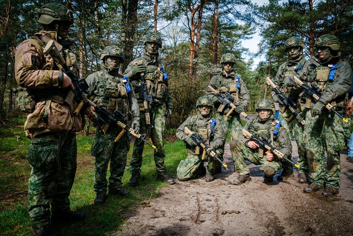 Hoe maak je de komst van het leger aantrekkelijk? ‘Laat militairen ...