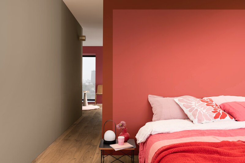 Wil je een nieuwe kleur voor een muur, neem dan spullen mee die zich al in de ruimte bevinden.