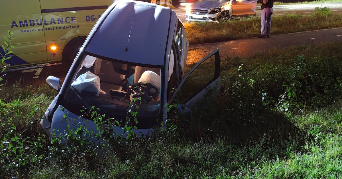 Gewonde bij ongeluk op kruising in Zelhem, auto belandt in sloot