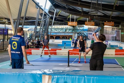 Op de schaatsbaan van Deventer ontstond een zomerhit, nu is de vraag: wie heeft 500 vierkante meter 