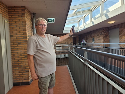 Koos (74) en zijn buren in Zwolle worden gek van de hitte in hun flat: ‘Het is 47 graden’