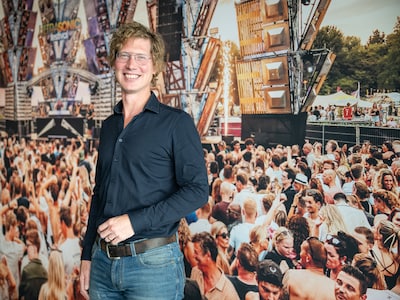 Sijmen (40) begon als feest-dj met een cd-speler, nu regelt hij met Showdesign grote evenementen van