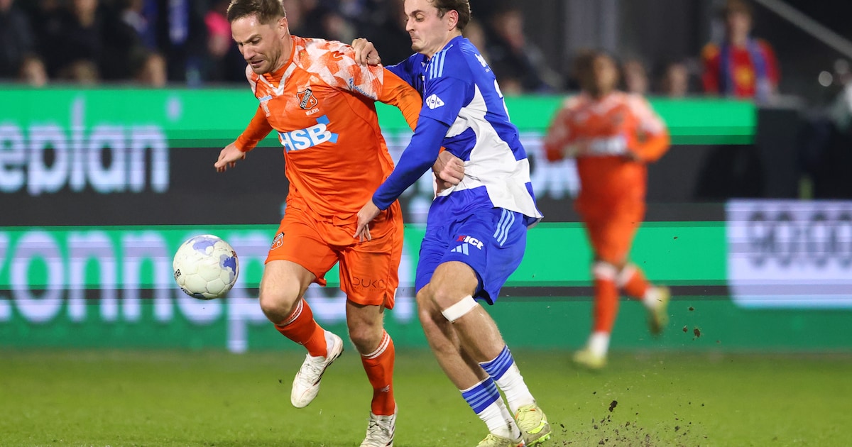 LIVE | Kaj de Rooij keert terug in de basis bij PEC Zwolle tegen SC Heerenveen