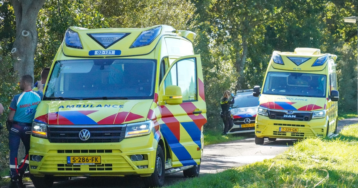 Fietser gevallen op N375 bij Nijeveen: hulpdiensten massaal ter plaatse