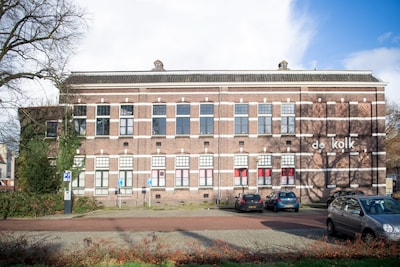 Wonen in oude school: deze loft in Almelo is zowel klas als klasse