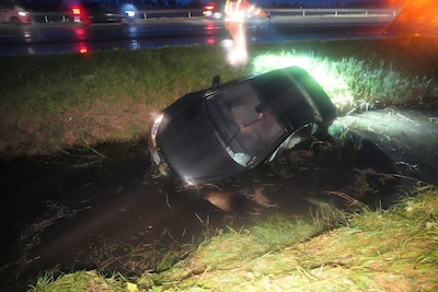 Ongeluk op de A28 bij Rouveen: auto belandt in de sloot
