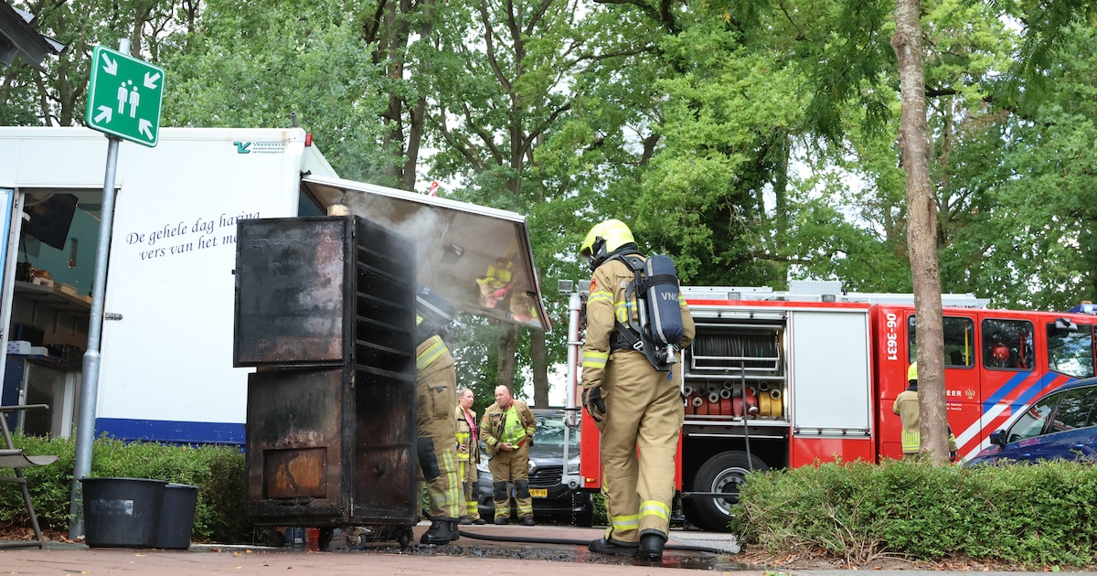 Brand bij visboer in Twello: na het blussen bestelt brandweer kibbeling